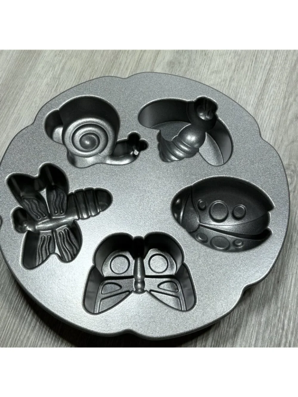 Nordic Ware Cakelet Pan Backyard Bugs 5 Cups Spring Ladybug Butterfly Dragonfly